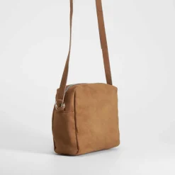 Bolso bandolera antelina remaches cuero NYC