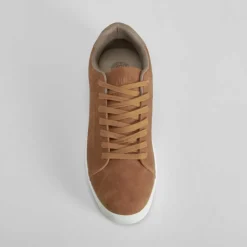 Deportiva básica marrón con cordones NYC