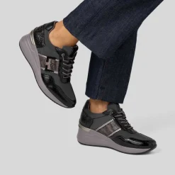 Deportiva casual cuña animal negra MYSOFT