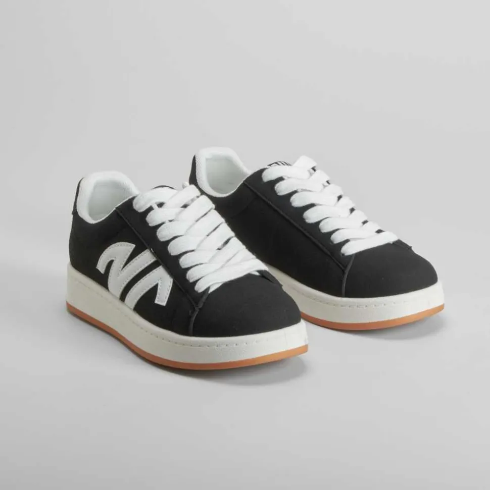Deportiva casual teen negra NYC