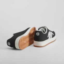 Deportiva casual teen negra NYC