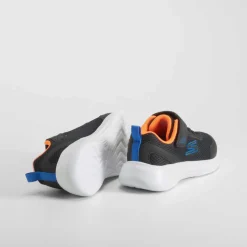 Deportiva selectors negra SKECHERS
