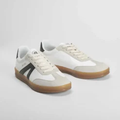 Deportiva urbana blanca y negra NYC
