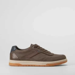Deportiva urbana color marrón COMFEET