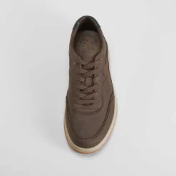 Deportiva urbana color marrón COMFEET