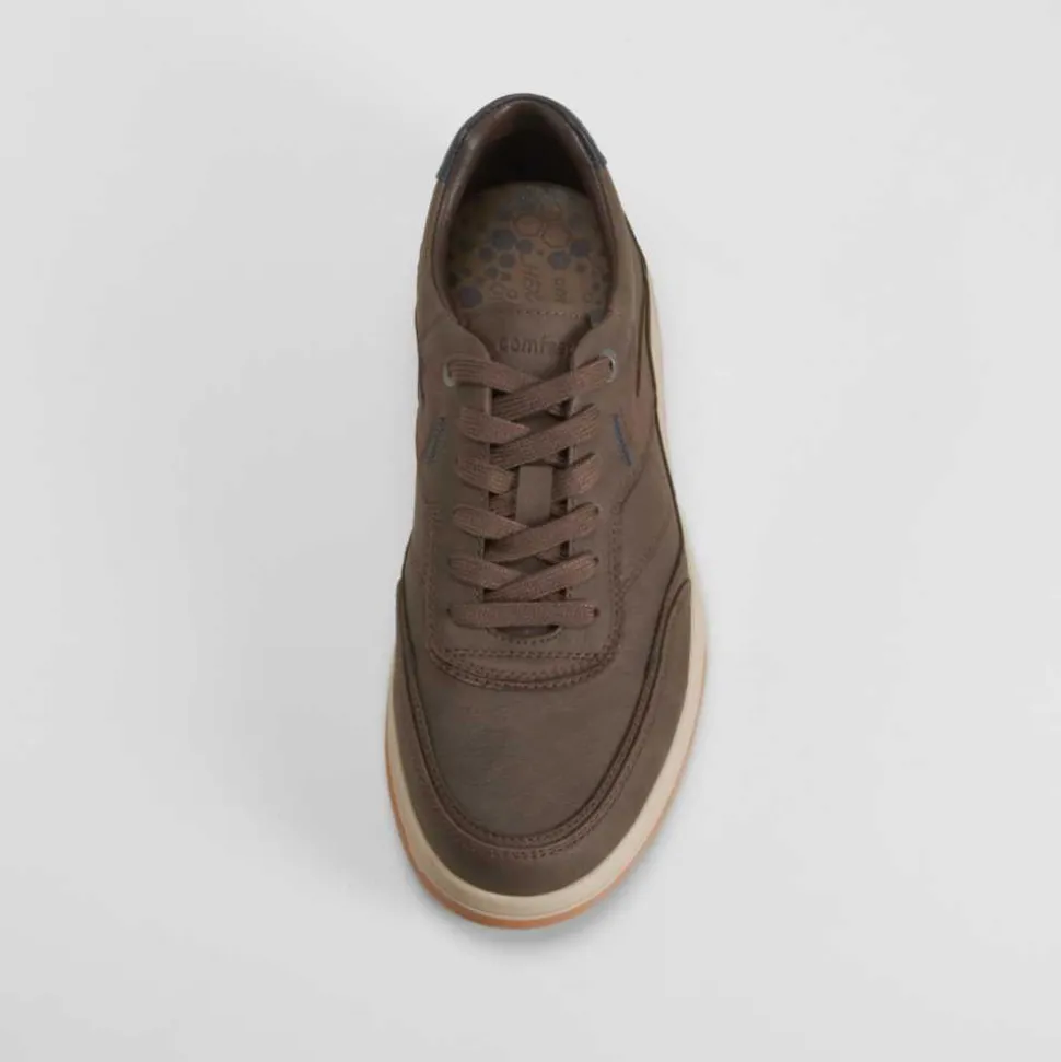 Deportiva urbana color marrón COMFEET