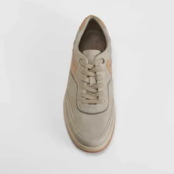 Deportiva urbana gris COMFEET