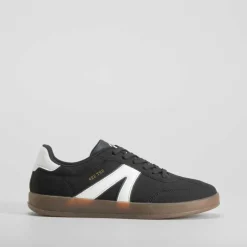 Deportiva urbana negra NYC