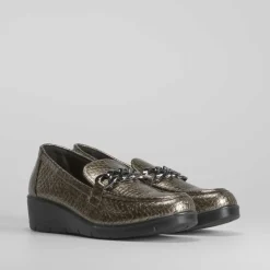 Mocasín cadena metalizado de COMFEET