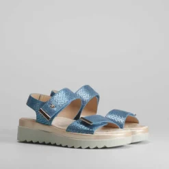 Sandalia cuña azul brillos COMFEET