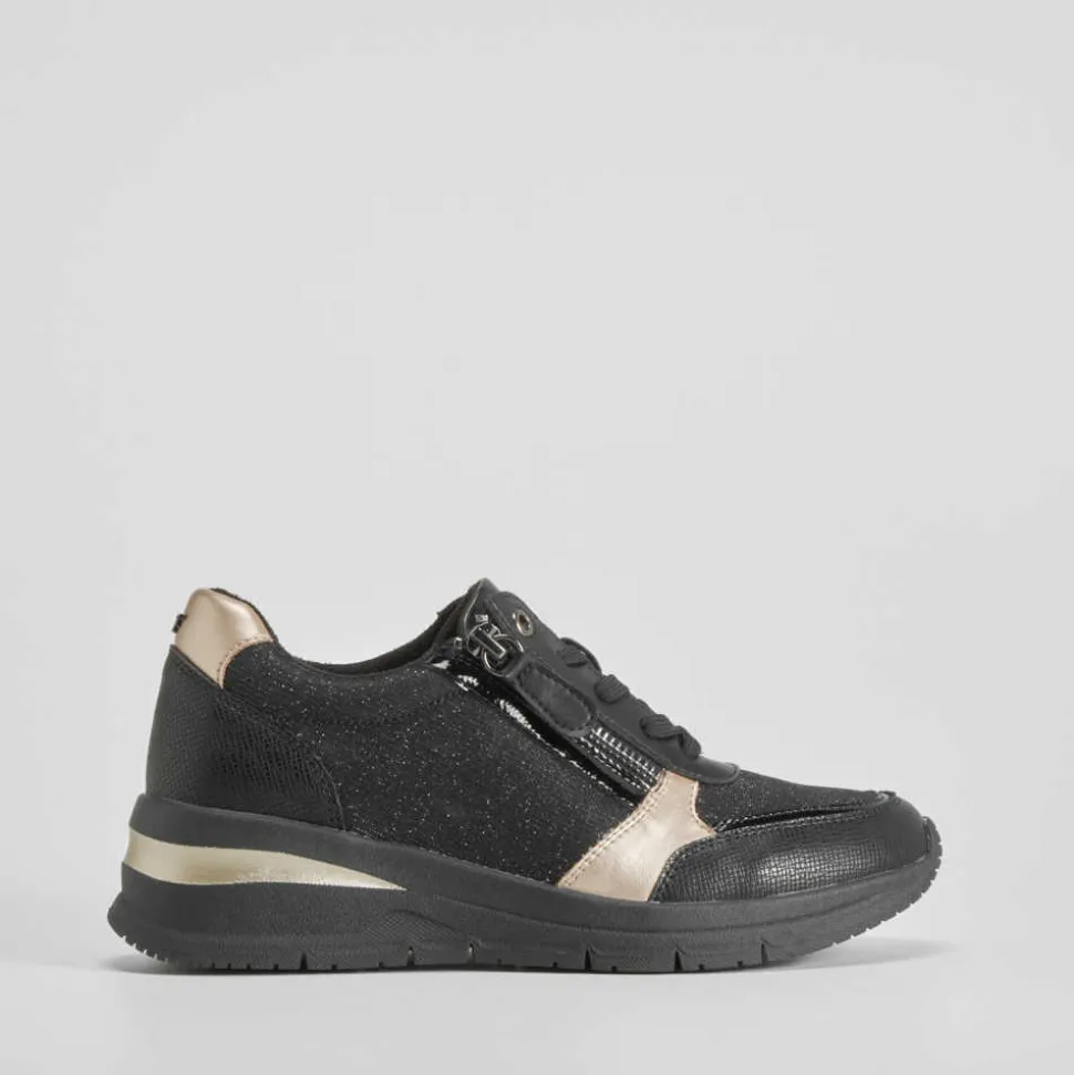 Sneaker cuña con cordón negro COMFEET