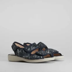Zapatilla abierta con velcros azul COMFEET