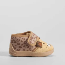 Zapatilla casa cerrada velcro bebé leopardo OLYNE