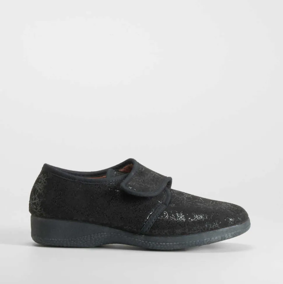 Zapatilla casa cerrada velcro negra COMFEET