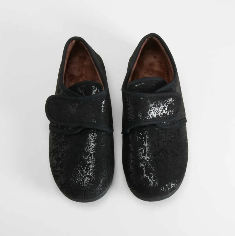 Zapatilla casa cerrada velcro negra COMFEET