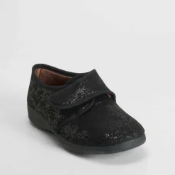 Zapatilla casa cerrada velcro negra COMFEET