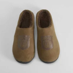 Zapatilla casa escudo cuero OLYNE