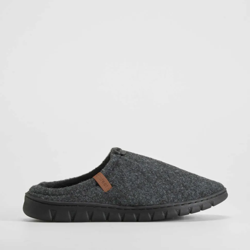 Zapatilla casa fieltro negra COMFEET